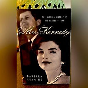 Barbara Leaming
Mrs. Kennedy: The Missing History of the Kennedy Years